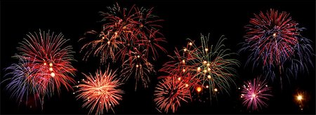 simsearch:614-01593439,k - Line of fireworks over black background Fotografie stock - Microstock e Abbonamento, Codice: 400-04631756