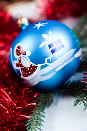 simsearch:632-06354036,k - Blue Christmas bauble with ornament of Santa Claus Photographie de stock - Aubaine LD & Abonnement, Code: 400-04632162