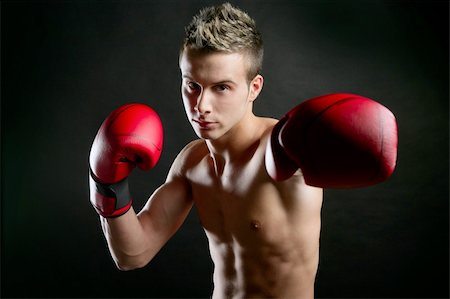 simsearch:400-04922500,k - Young handsome boxer man isolated on black, studio shot Photographie de stock - Aubaine LD & Abonnement, Code: 400-04632507