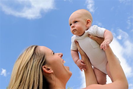 simsearch:400-03947588,k - Happy young mother holding her baby Foto de stock - Super Valor sin royalties y Suscripción, Código: 400-04632598