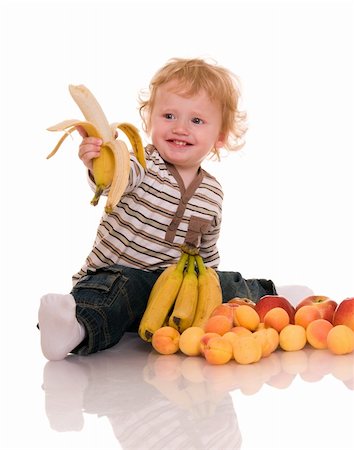 simsearch:640-05760987,k - Baby with fruits isolated on white. Photographie de stock - Aubaine LD & Abonnement, Code: 400-04632913