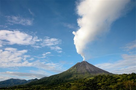 Arenal volcano in costa rica with a plume of smoke Stock Photo - Budget Royalty-Free & Subscription, Code: 400-04644066