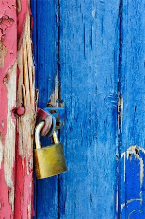 simsearch:6119-08269842,k - Padlock locking a highly textured wooden door Stock Photo - Budget Royalty-Free & Subscription, Code: 400-04644616