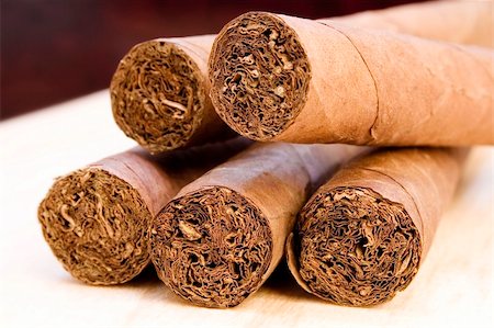 simsearch:400-05292494,k - Stock image of Five Cuban cigars next to humidor Stock Photo - Budget Royalty-Free & Subscription, Code: 400-04645320