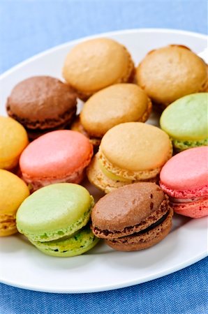 simsearch:614-03903060,k - Fresh multicolored macaroon cookies served on a plate Photographie de stock - Aubaine LD & Abonnement, Code: 400-04646171