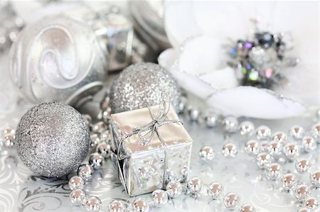Christmas ornaments in silver and white tone Stock Photo - Budget Royalty-Free & Subscription, Code: 400-04646792