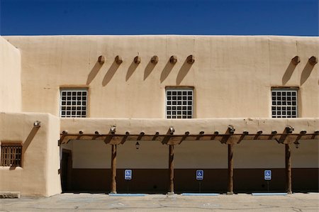 dormir - Typical Pueblo style architecture in Santa Fe, New Mexico Stock Photo - Budget Royalty-Free & Subscription, Code: 400-04647424