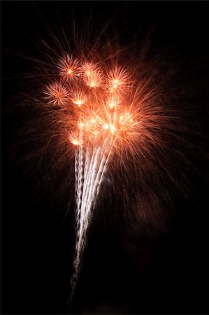 rocket flames - Beautiful fireworks fill the night time sky Photographie de stock - Aubaine LD & Abonnement, Code: 400-04647610