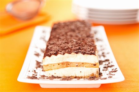 simsearch:400-03989677,k - delicious homemade tiramisu cake with chocolate chips Foto de stock - Super Valor sin royalties y Suscripción, Código: 400-04647760