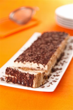 simsearch:400-03989677,k - delicious homemade tiramisu cake with chocolate chips Foto de stock - Super Valor sin royalties y Suscripción, Código: 400-04647761