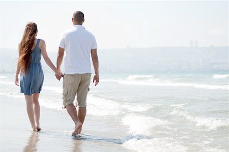 simsearch:400-06751687,k - happy young couple walk at the beach Stock Photo - Budget Royalty-Free & Subscription, Code: 400-04648289