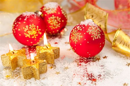 simsearch:400-07035531,k - Christmas Background / Holiday Candles and Decorations Fotografie stock - Microstock e Abbonamento, Codice: 400-04648392