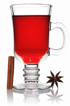simsearch:400-06464230,k - Mulled wine isolated on white with soft reflection Foto de stock - Royalty-Free Super Valor e Assinatura, Número: 400-04649054