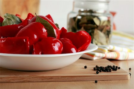 simsearch:400-05275689,k - Delicious sweet red pepper pickles Foto de stock - Super Valor sin royalties y Suscripción, Código: 400-04640163