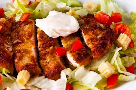 simsearch:400-04854606,k - Delicious chicken caesar salad with tasty dressing Foto de stock - Royalty-Free Super Valor e Assinatura, Número: 400-04640570