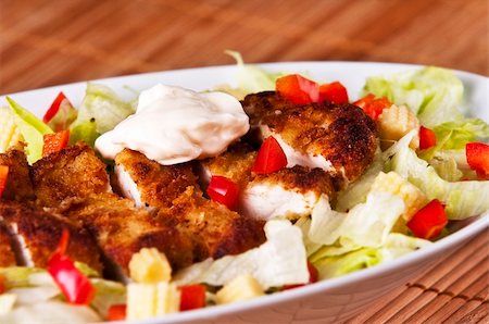 simsearch:400-04854606,k - Delicious chicken caesar salad with tasty dressing Foto de stock - Royalty-Free Super Valor e Assinatura, Número: 400-04640571