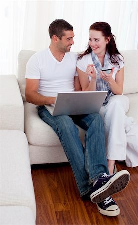 simsearch:400-04130596,k - Happy couple buying online with a credit card on sofa Stock Photo - Budget Royalty-Free & Subscription, Code: 400-04654575