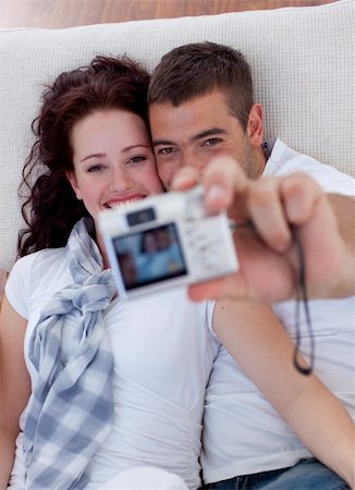 simsearch:400-04151970,k - Couple playing with a camera at home Fotografie stock - Microstock e Abbonamento, Codice: 400-04654577