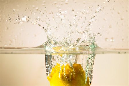 simsearch:400-03931888,k - Fresh lemon dropped into water Stock Photo - Budget Royalty-Free & Subscription, Code: 400-04654604