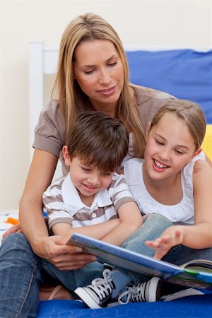 simsearch:400-04157519,k - Mother reading a book with her daughter and son in bedroom Stock Photo - Budget Royalty-Free & Subscription, Code: 400-04654766