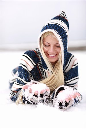 dreef (artist) - Girl has fun with snow in cold winter time Stock Photo - Budget Royalty-Free & Subscription, Code: 400-04656505