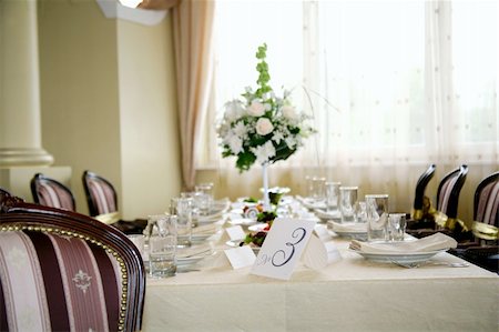simsearch:400-04277175,k - Elegant tables and chairs set up for a wedding banquet Fotografie stock - Microstock e Abbonamento, Codice: 400-04658162