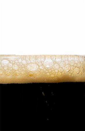 frothy head - Macro shot of beer bubbles with some dripping down the outside of the glass. Foto de stock - Super Valor sin royalties y Suscripción, Código: 400-04658890