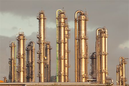 distillery petroleum - metal pipelines petrochemical industry with a nice glow of the morning sun Stock Photo - Budget Royalty-Free & Subscription, Code: 400-04650236