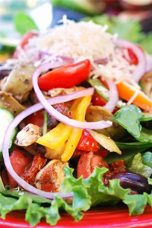 simsearch:400-03992643,k - Plate of tortellini and vegetable salad at restaurant Stock Photo - Budget Royalty-Free & Subscription, Code: 400-04651094