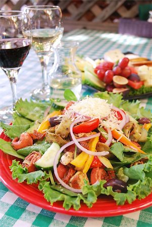 Plate of tortellini and vegetable salad at restaurant Stock Photo - Budget Royalty-Free & Subscription, Code: 400-04651093