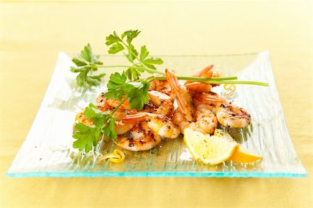 simsearch:400-09119781,k - tasty grilled prawn salad with lemon and parsley Stock Photo - Budget Royalty-Free & Subscription, Code: 400-04651387