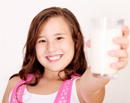 10 year old girl offering a glass of milk Foto de stock - Royalty-Free Super Valor e Assinatura, Número: 400-04651987