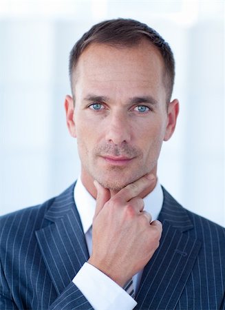 simsearch:400-04150475,k - Portrait of a confident attractive mature businessman Foto de stock - Super Valor sin royalties y Suscripción, Código: 400-04653071