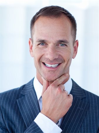 simsearch:400-04150475,k - Portrait of a smiling attractive mature businessman Foto de stock - Super Valor sin royalties y Suscripción, Código: 400-04653072