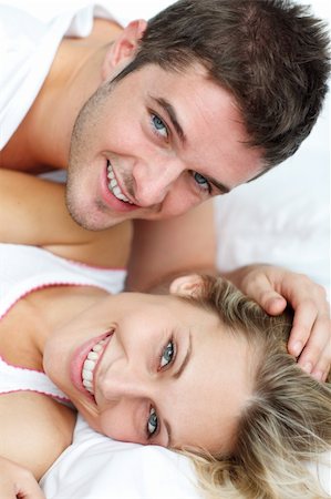 simsearch:400-04150404,k - Young lovers together sitting on bed Stock Photo - Budget Royalty-Free & Subscription, Code: 400-04653326