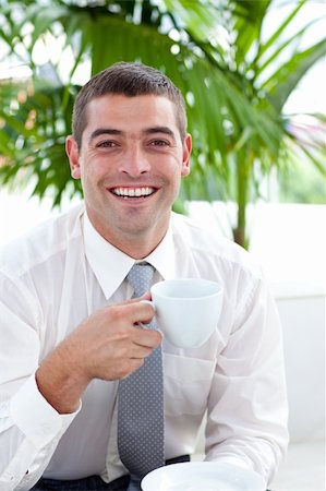 simsearch:400-05714996,k - Smiling businessman drinking a cup of tea in workplace Foto de stock - Super Valor sin royalties y Suscripción, Código: 400-04653558