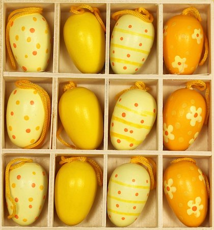 simsearch:400-04291976,k - Yellow Easter eggs in a box Photographie de stock - Aubaine LD & Abonnement, Code: 400-04664462