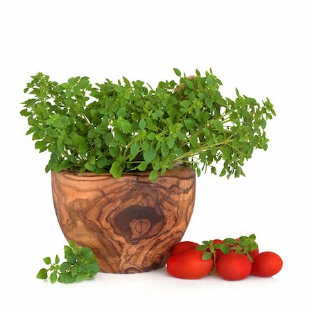 simsearch:400-04348087,k - Basil herb leaves in an olive wood mortar with pestle and ripe tomatoes, over white background. Stock Photo - Budget Royalty-Free & Subscription, Code: 400-04664499