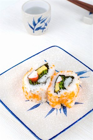 simsearch:689-03123940,k - sushi on a plate Photographie de stock - Aubaine LD & Abonnement, Code: 400-04664556