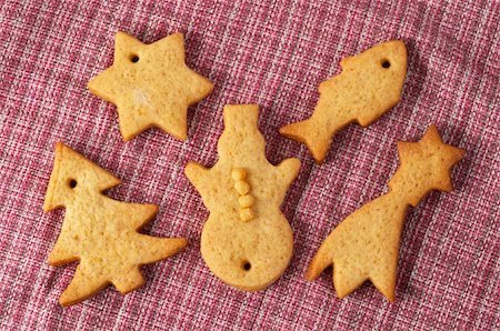 Christmas ginger butter cookies over checked cloth Fotografie stock - Microstock e Abbonamento, Codice: 400-04664774