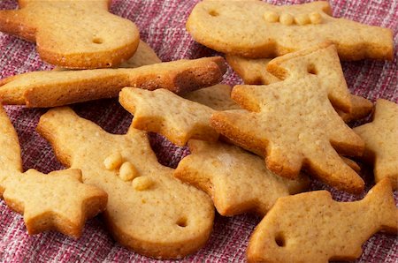 simsearch:400-05701344,k - Christmas ginger butter cookies over checked cloth Fotografie stock - Microstock e Abbonamento, Codice: 400-04664773