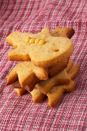 simsearch:400-05701344,k - Christmas ginger butter cookies over checked cloth Fotografie stock - Microstock e Abbonamento, Codice: 400-04665225