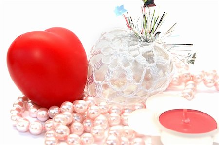 simsearch:400-04095393,k - Valentine hearts,candle,,pink pearls on white background. Fotografie stock - Microstock e Abbonamento, Codice: 400-04666111