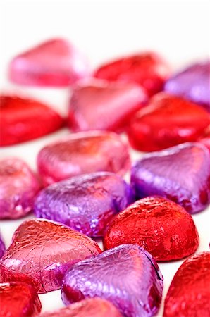 simsearch:400-04685521,k - Valentine's chocolates wrapped in red and purple foil on white background Photographie de stock - Aubaine LD & Abonnement, Code: 400-04666423