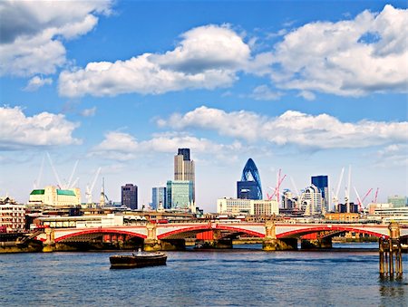 simsearch:400-04654037,k - Blackfriars Bridge with London skyline behind from Thames river Foto de stock - Royalty-Free Super Valor e Assinatura, Número: 400-04667122