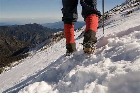 simsearch:400-04349342,k - Mountain climber foot walk on snow slap. Stockbilder - Microstock & Abonnement, Bildnummer: 400-04667218