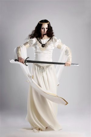 A lady with sword in traditional medieval dress Photographie de stock - Aubaine LD & Abonnement, Code: 400-04667340