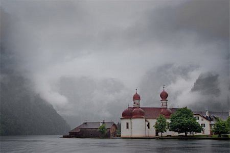 An orthodox church on lake shore on a stormy day Stockbilder - Microstock & Abonnement, Bildnummer: 400-04661017
