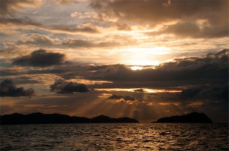 Golden sunset over the sea Stockbilder - Microstock & Abonnement, Bildnummer: 400-04661042