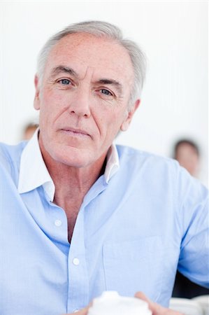 simsearch:400-04204942,k - Portrait of a serious senior manager in the office Stock Photo - Budget Royalty-Free & Subscription, Code: 400-04662188